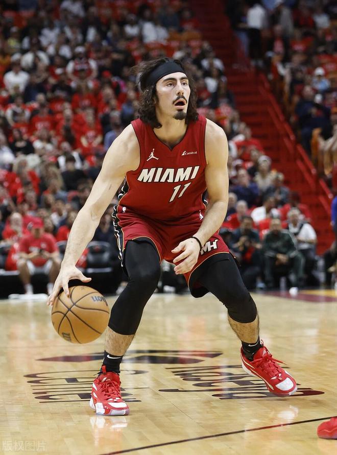 爱游戏APP-东契奇在热火比赛中出色防守，反败为胜引发热议！