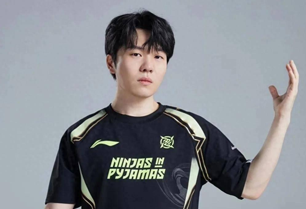 爱游戏官网-Rookie在中国队比赛中重返赛场，比赛规则变更引发热议！的简单介绍